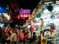 Тайланд открывает воскресный ночной базар на Силом Роад в Бангкоке