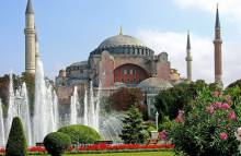 Собор Айя-София в Стамбуле включен в десятку главных туристических достопримечательностей мира